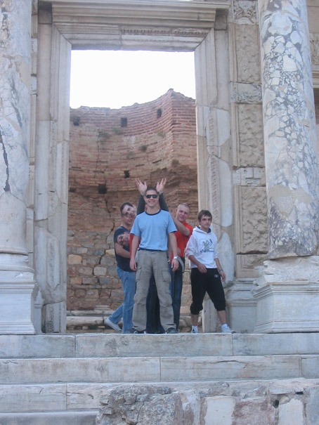 Marko i drustvo u Efesu (Turska) 15 AU.jpg